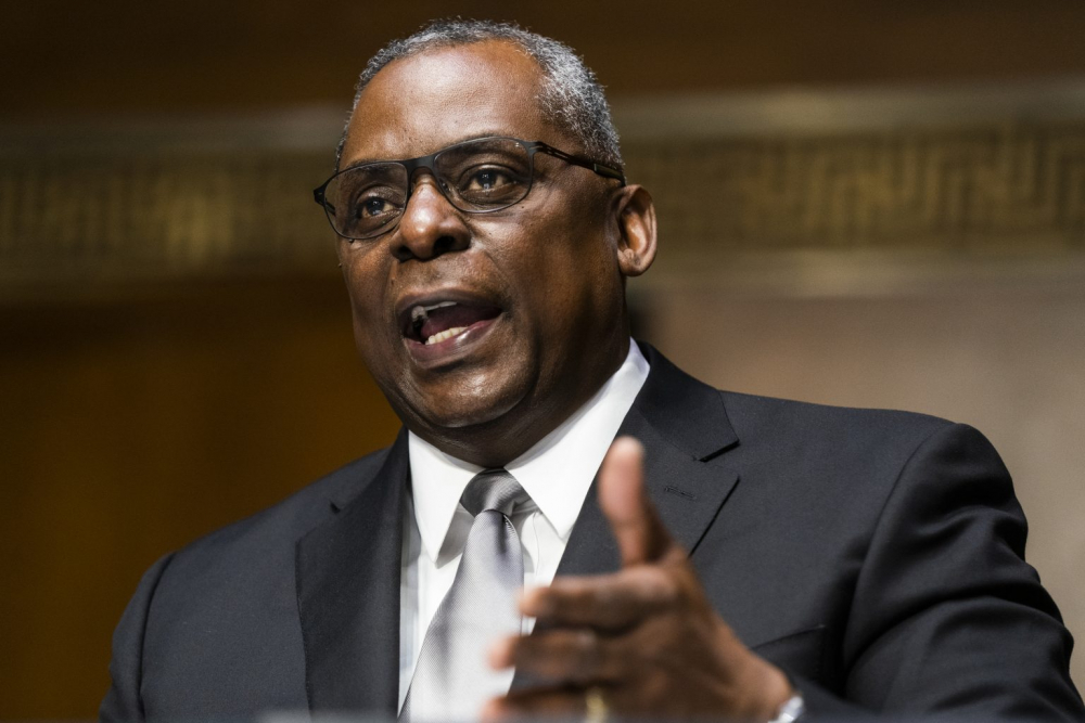 Сенатът в САЩ одобри първия чернокож министър на отбраната