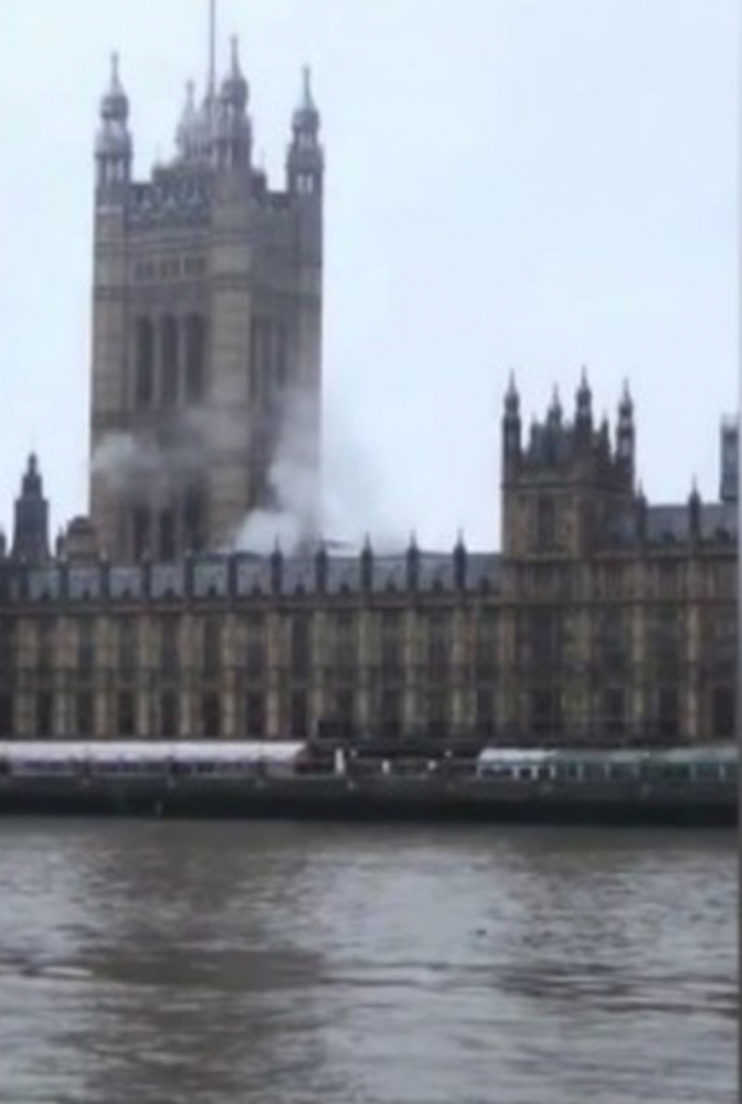 Около британския парламент в Лондон стана страшно