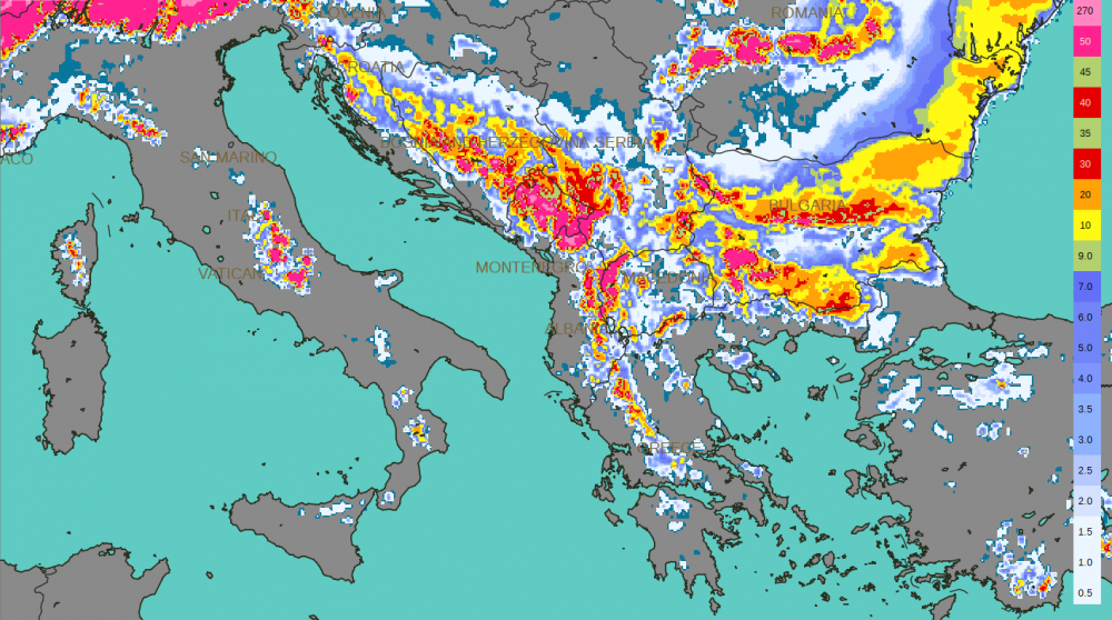 Снеговалежи и наводнения до часове в България ГРАФИКИ