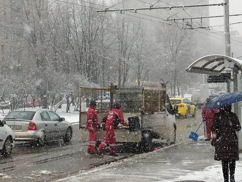 Лошо време: В София е като на война заради снега СНИМКИ