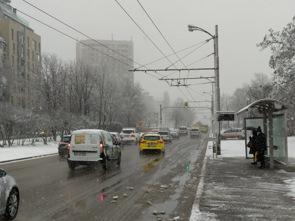 Лошо време: В София е като на война заради снега СНИМКИ