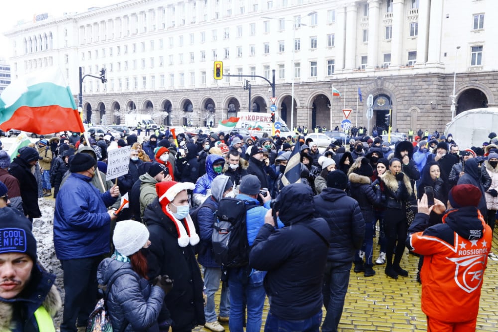 БЛИЦ TV: Ресторантьорите излязоха на протест