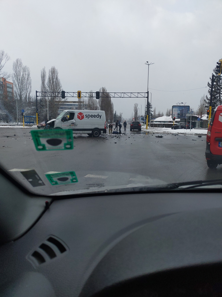 Извънредно в БЛИЦ! Ново кърваво меле в столичния кв. „Дружба“ СНИМКИ 18+