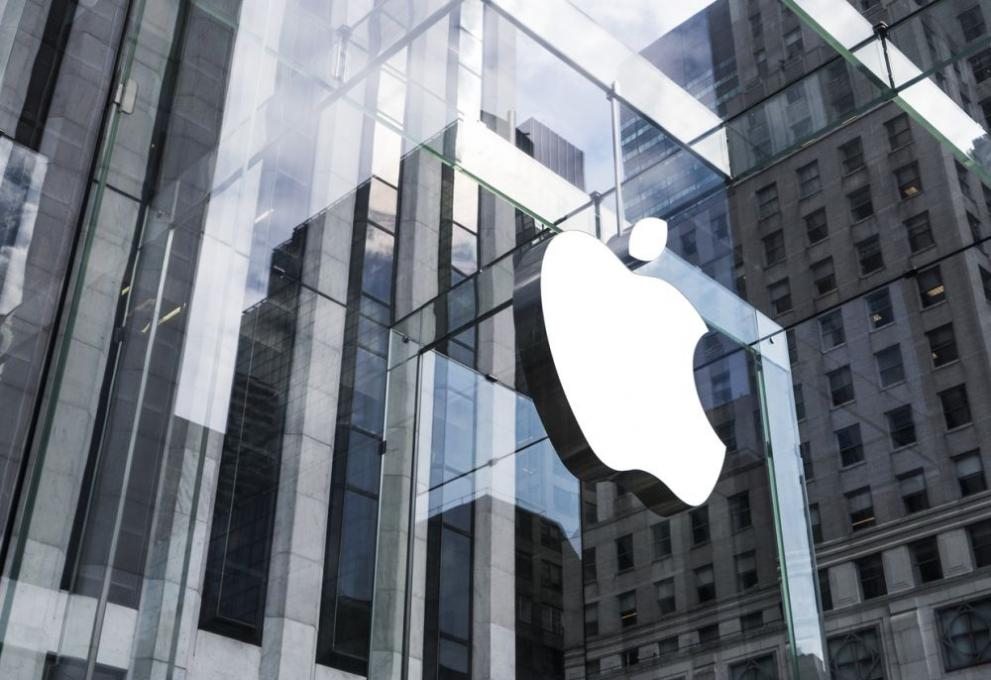 Apple за пръв път заработи над $100 милиарда за тримесечие
