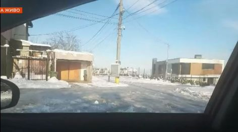 Водеща на БНТ закъса в снежен капан на неочаквано място: Страх ме! СНИМКИ
