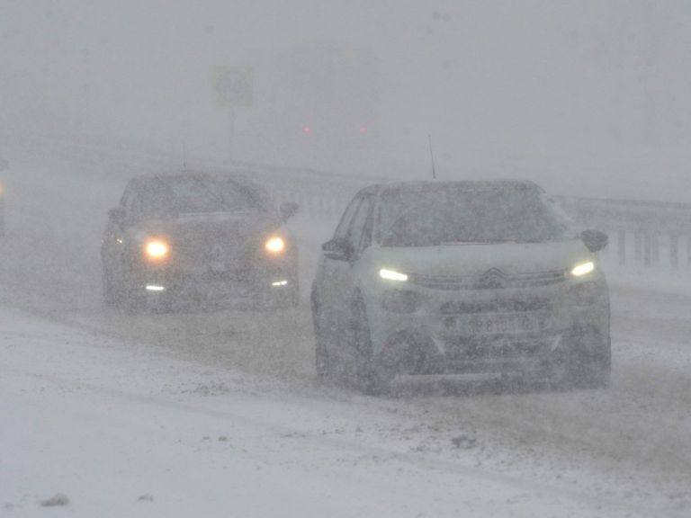 Огромна опасност на "Тракия"! Снежно торнадо на магистралата, видимостта пада до нула