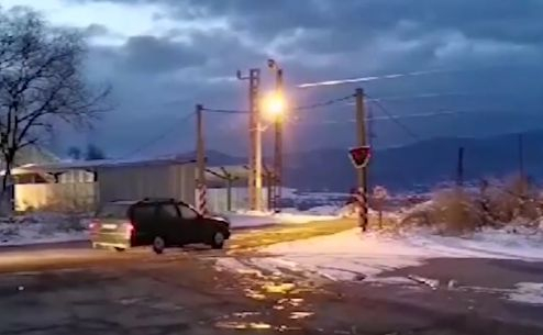 Шофьори си играят на руска рулетка на жп прелез край София 