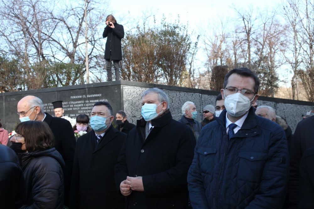 ГЕРБ почете паметта на жертвите на комунистическия режим СНИМКИ