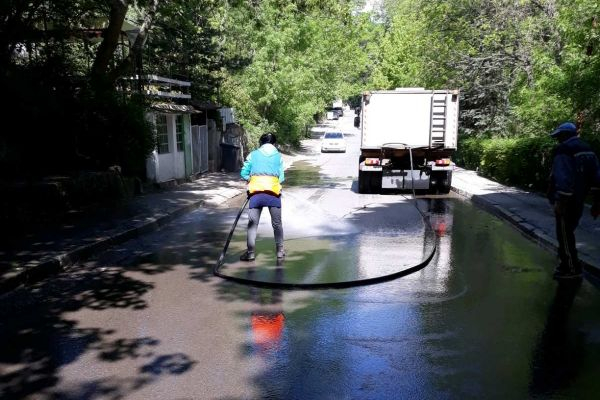 Защо мият улиците на София с йод и белина?