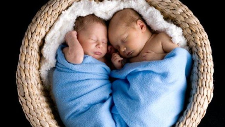 Пълен шаш: Жена роди близнаци от двама мъже 