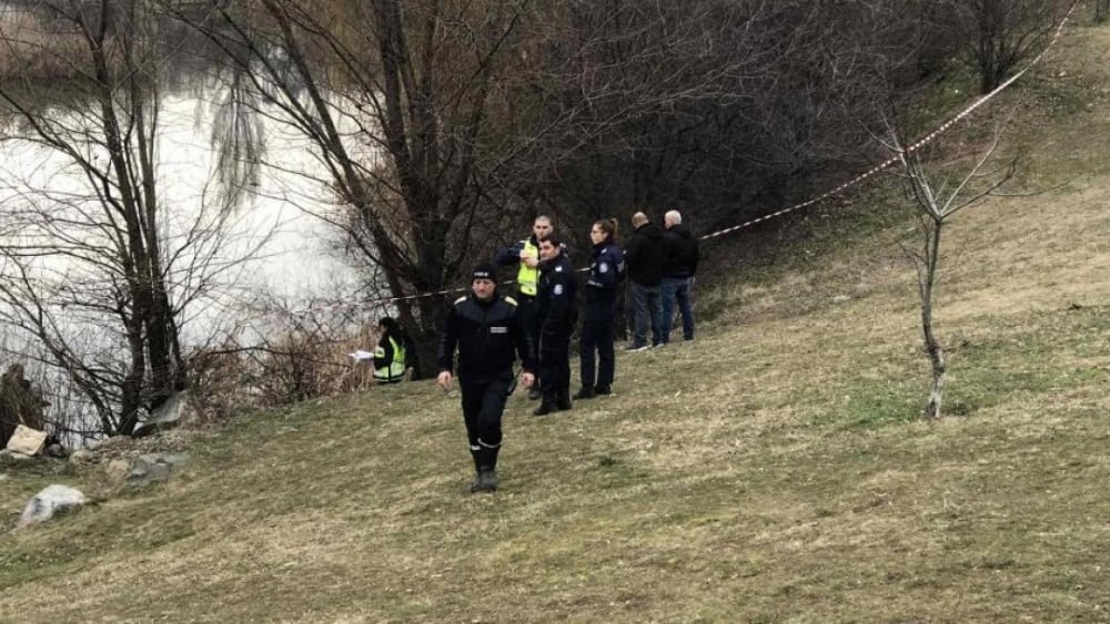 Откриха труп на мъж в езерото на столичния квартал "Дружба"