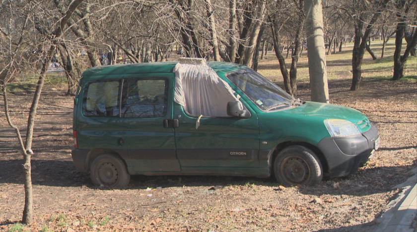Става страшно за изоставените коли в София, ето какво се случва с тях 