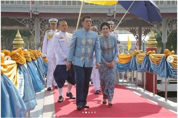 Кралят на Тайланд пак се оплете с любовниците си 