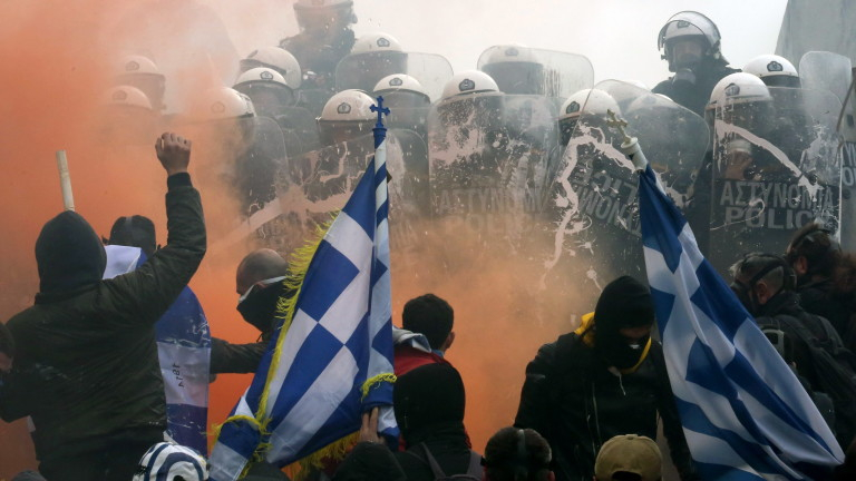 Няма да повярвате за какво масово протестират гърците!