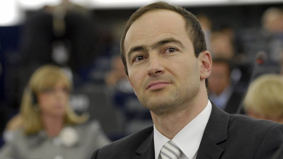 Eврокомисарят по разширяването осъди РСМ заради червения картон на Андрей Ковачев
