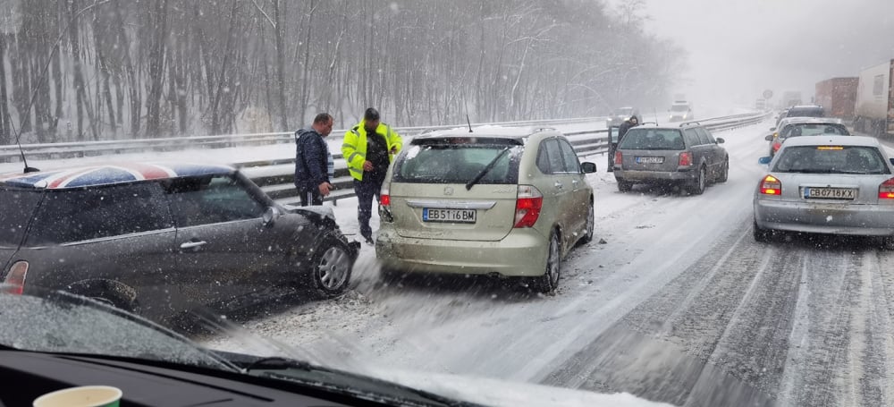 Първо в БЛИЦ! Ад на АМ "Хемус", само през 300 метра... СНИМКИ