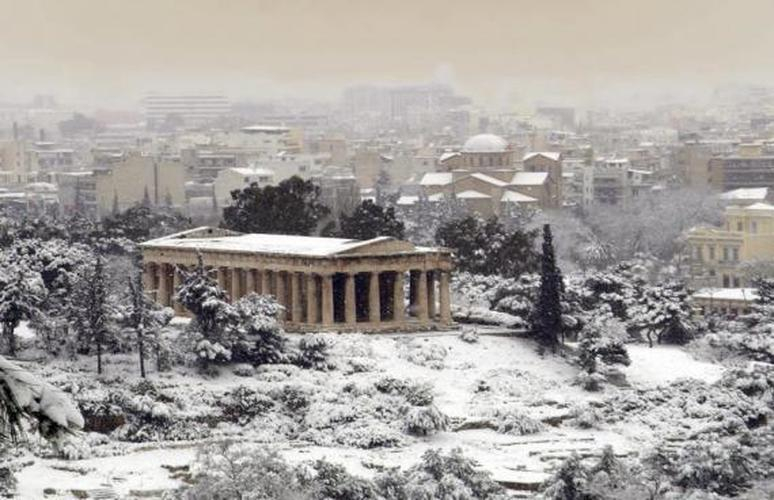 Адски студ и сняг в Гърция, "Медея" блокира страната