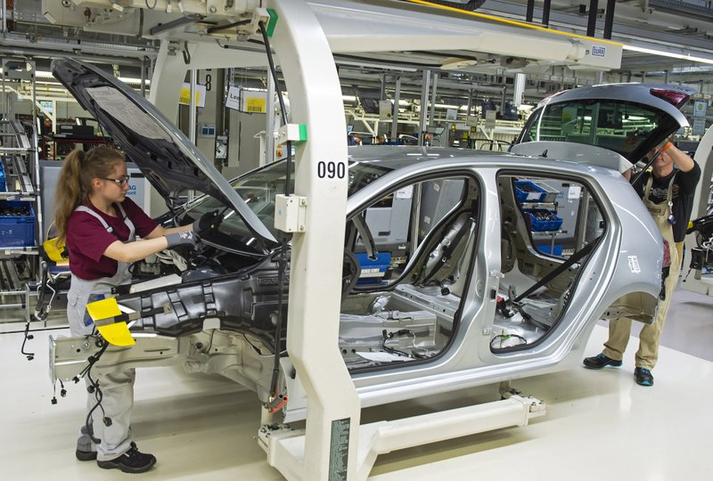 Задава се крах на германската автомобилна промишленост - заводите спират, ето защо 