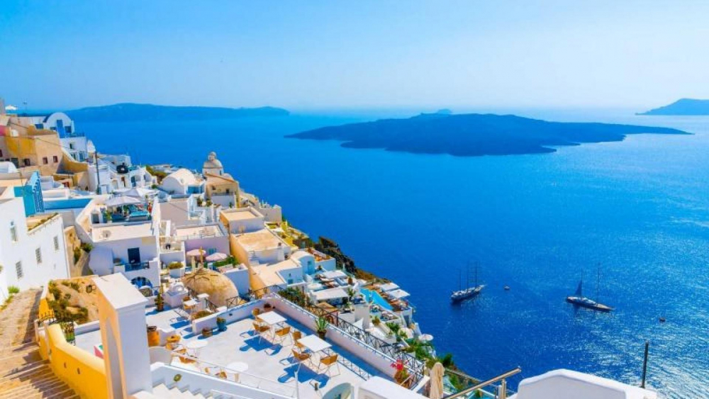 Гръцки курорти примамват с нощувка гратис през лятото