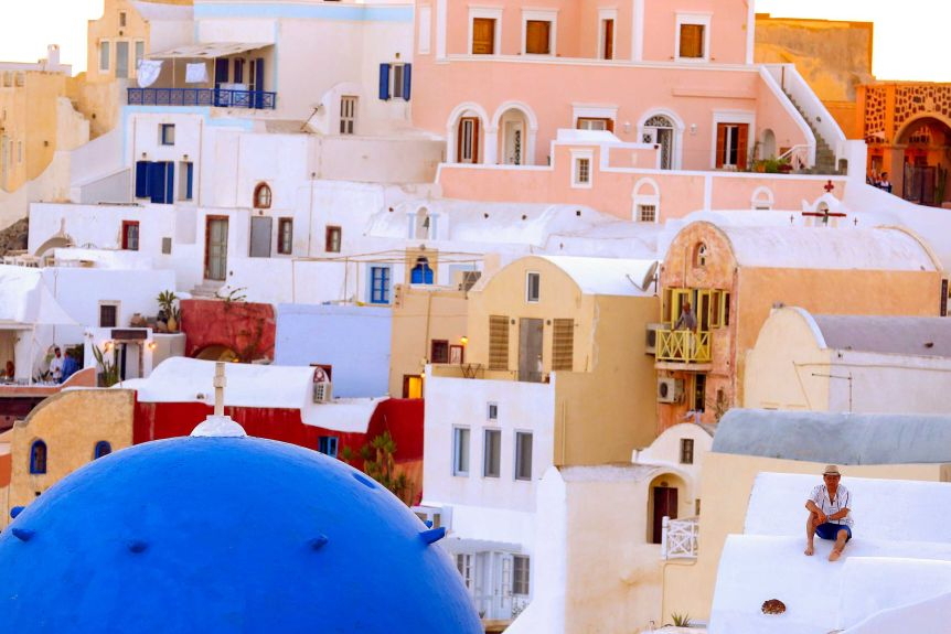 Гърция реши, че все пак туризъм ще има, дава безплатно...