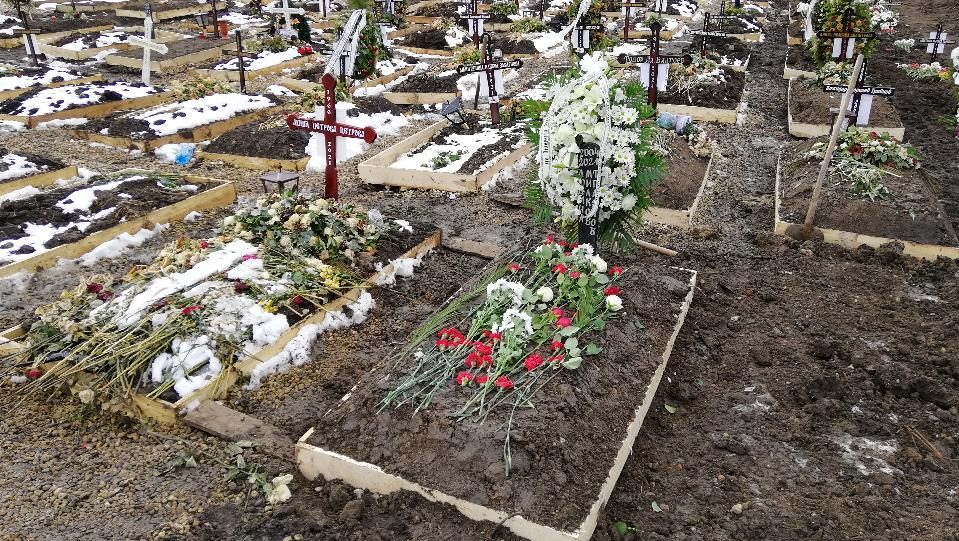Погребаха в тесен кръг убития от токов удар 16 г. Людмил 