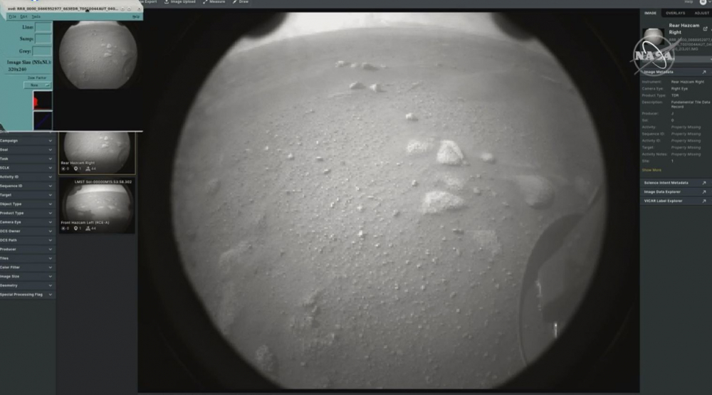 Марсоходът на NASA кацна на Марс! Първи СНИМКИ от Червената планета ВИДЕО