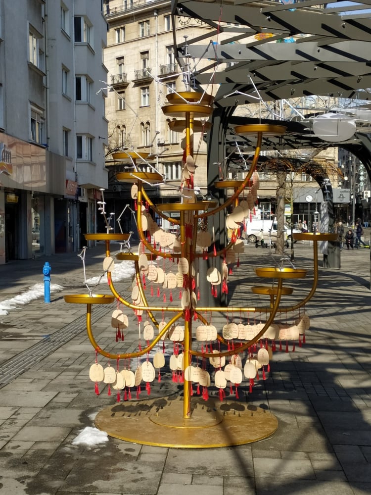 Фоторепортаж в БЛИЦ! "Светлините над града" грейнаха на площад Славейков