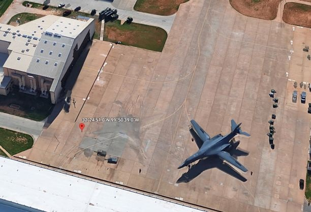  Строго секретният невидим самолет на ВВС на САЩ бе открит в  Google Earth