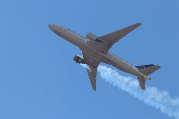 Пътници от Boeing 777, който се разпадна над Денвър, с потресаващи разкази за ужаса ВИДЕО