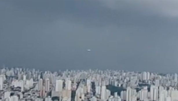 НЛО прелетя демонстративно над Сао Пауло по време на новини по телевизията ВИДЕО
