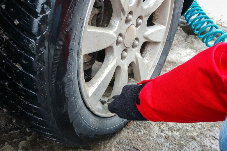 Какво трябва да е налягането в гумите през зимата