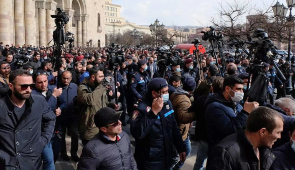Преврат! Военните поискаха главата на Пашинян, Армения е пред гражданска война ВИДЕО