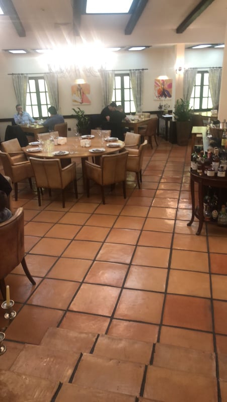 Сигнал до БЛИЦ: Ресторанти на пъпа на София работят напук на К-19 мерките СНИМКА