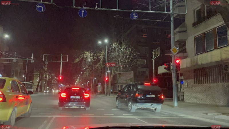 Среднощен екшън в Пловдив вдигна на крак полицията ВИДЕО