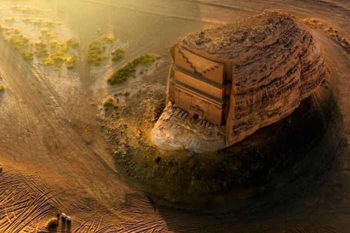 Как се е появила тази древна гробница насред пустинята