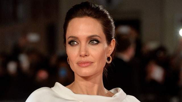 Анджелина Джоли продаде картина на Уинстън Чърчил СНИМКА
