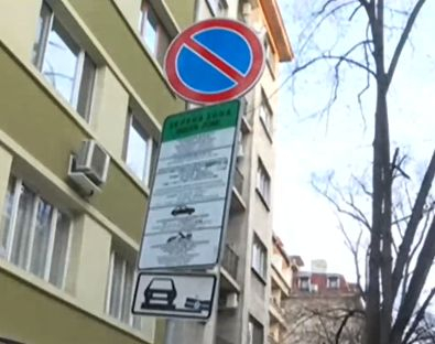 Пълен абсурд с шофьор в центъра на София ВИДЕО