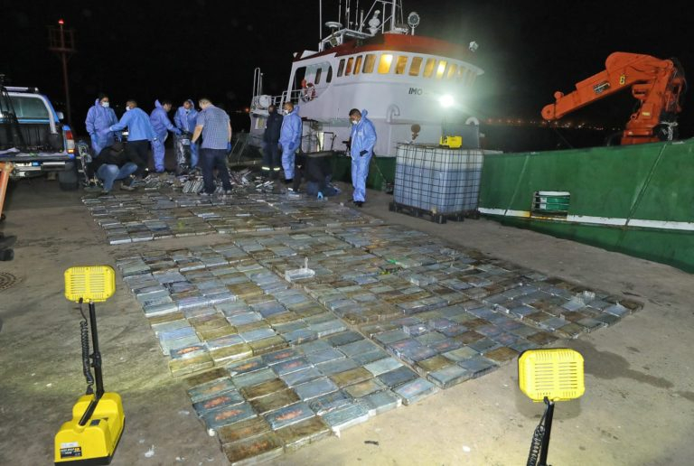 Стана ясно как е бил скрит кокаинът на кораба с български моряци СНИМКИ