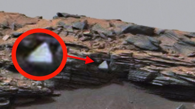 Мистериозен триъгълен обект бе открит на Марс ВИДЕО