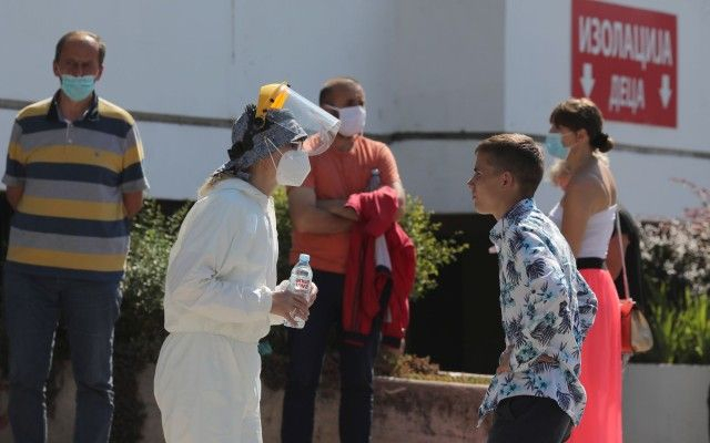 Сръбски епидемиолог: Враня е новото огнище на К-19 в страната заради македонците, които...