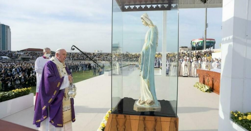 Папа Франциск отслужи историческа меса в Ирак ВИДЕО
