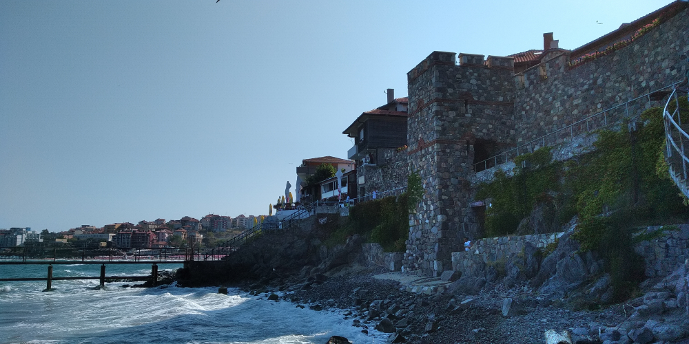 Ще бъде ли съборена реставрираната крепостна стена в Созопол