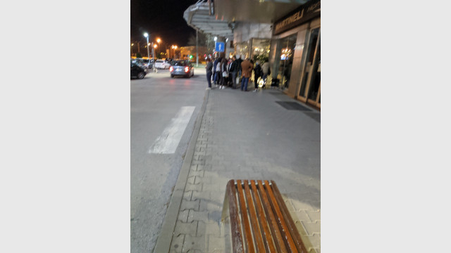 Тарапана пред заведенията в Пловдив! Така ли се пазим? СНИМКА  