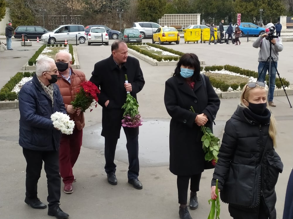 Изпратихме Клара Маринова в последния ѝ път СНИМКИ