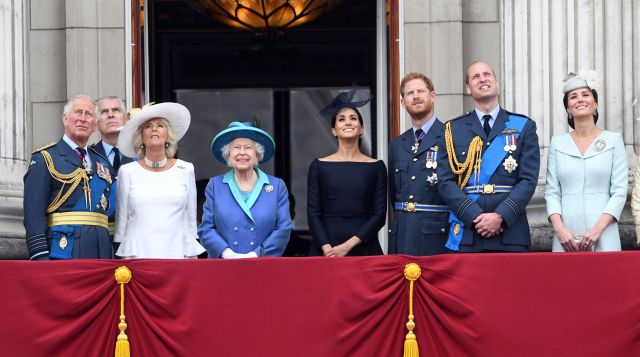 Извънредно от Лондон: Кралицата спешно събра фамилията, британците хулят Меган и Хари