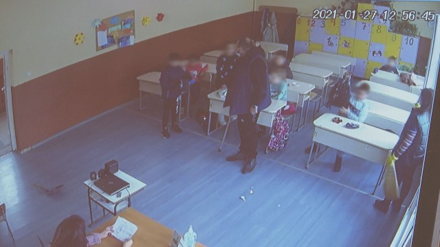 Учител удря ученик с бастун по главата в Тополовград ВИДЕО