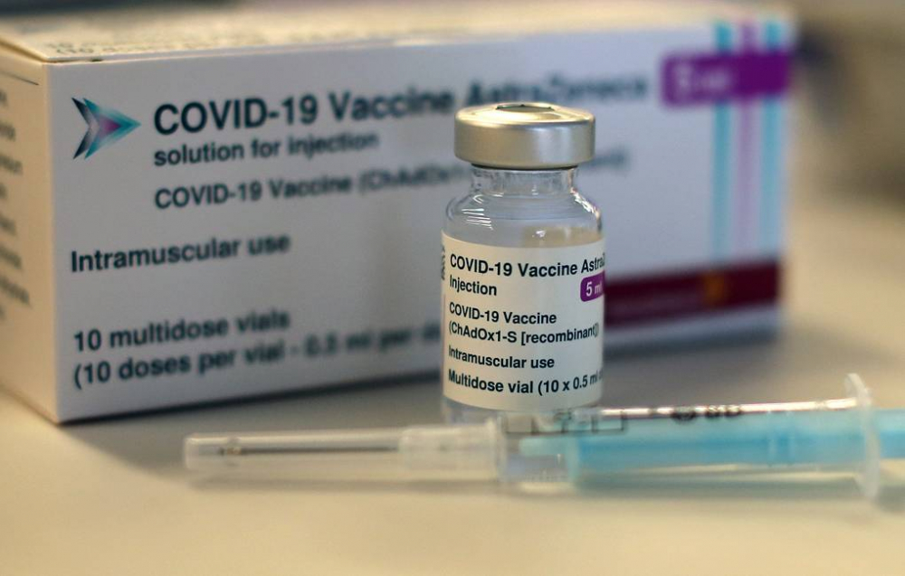 Трима млади медици в болница с тромби след ваксинация с AstraZeneca