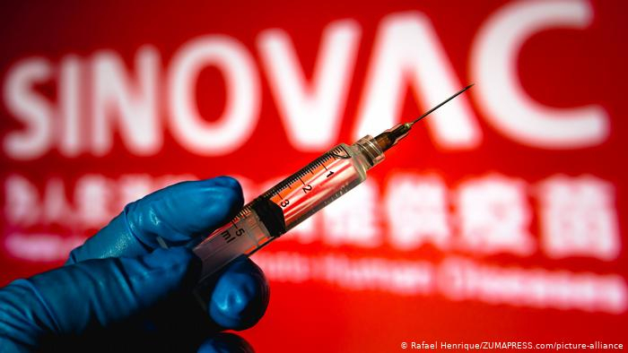 Паника в Хонконг: Двама издъхнаха след ваксината на Sinovac