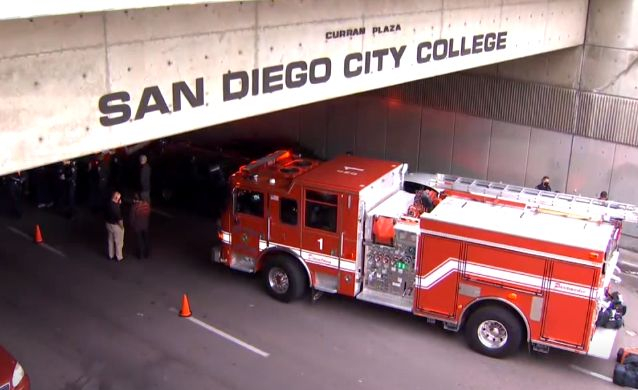 Шофьор гази хора край колеж в Сан Диего, има загинали ВИДЕО 