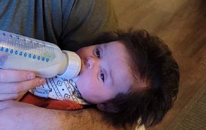 2-месечно бебе с необичайно гъста коса изуми мрежата СНИМКА